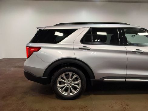 Used 2023 Ford Explorer XLT w/ Equipment Group 202A AWD/4WD image 33