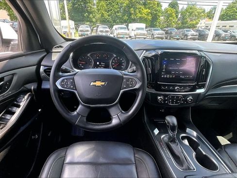 Used 2023 Chevrolet Traverse LT w/ LT Premium Package AWD/4WD image 18