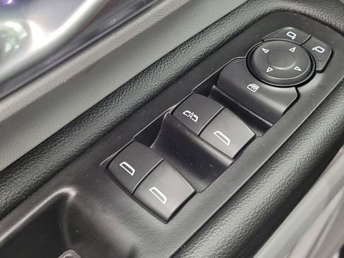 Used 2024 GMC Terrain SLE image 27