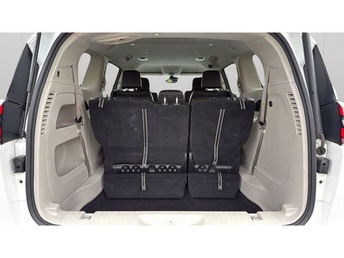 Used 2023 Chrysler Pacifica Touring-L FWD image 18
