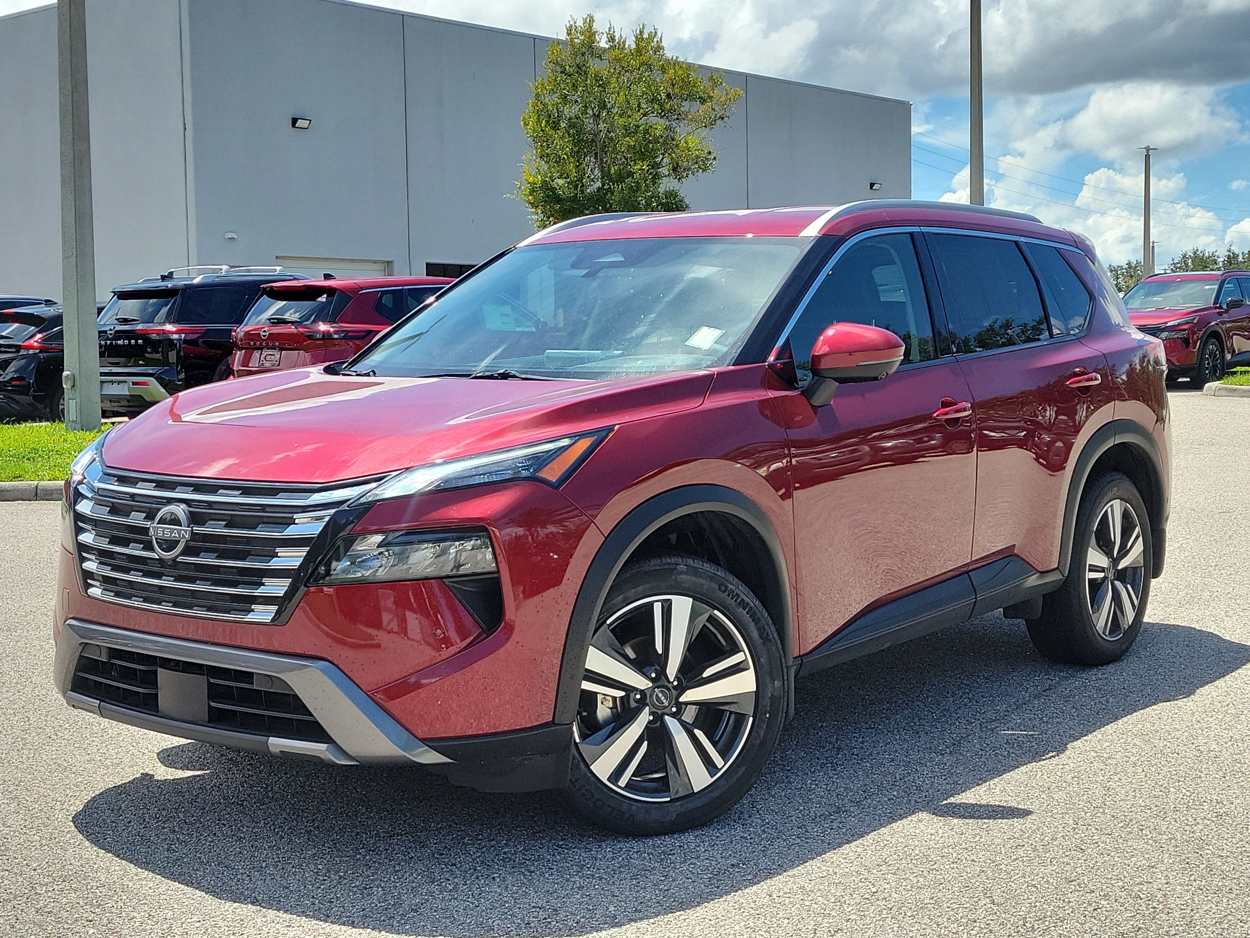 Certified 2025 Nissan Rogue SL FWD image 33