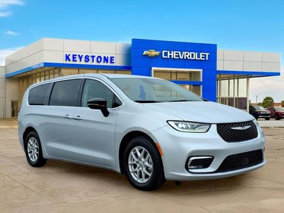 Used 2024 Chrysler Pacifica Touring-L