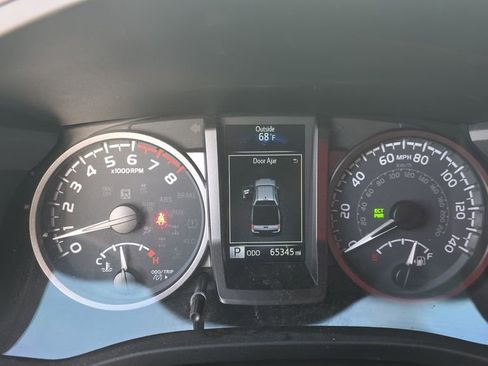 Used 2022 Toyota Tacoma TRD Off-Road w/ Technology Package AWD/4WD image 12