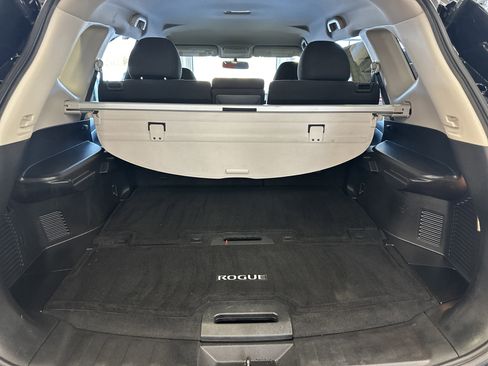 Used 2016 Nissan Rogue SV image 6