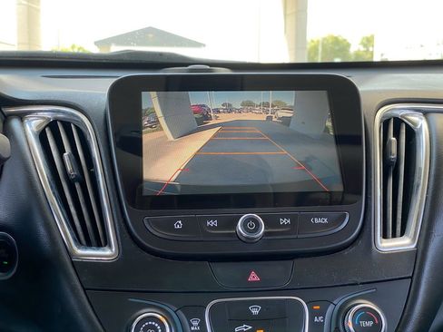 Used 2017 Chevrolet Malibu LT w/ Leather Package image 6