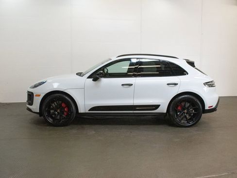 New 2026 Porsche Macan GTS image 2