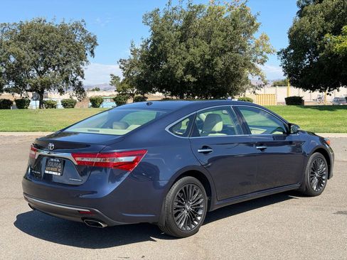Used 2018 Toyota Avalon Touring image 5
