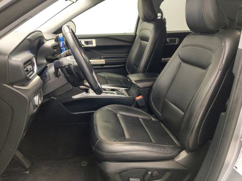 Used 2020 Ford Explorer XLT w/ Equipment Group 202A RWD image 17