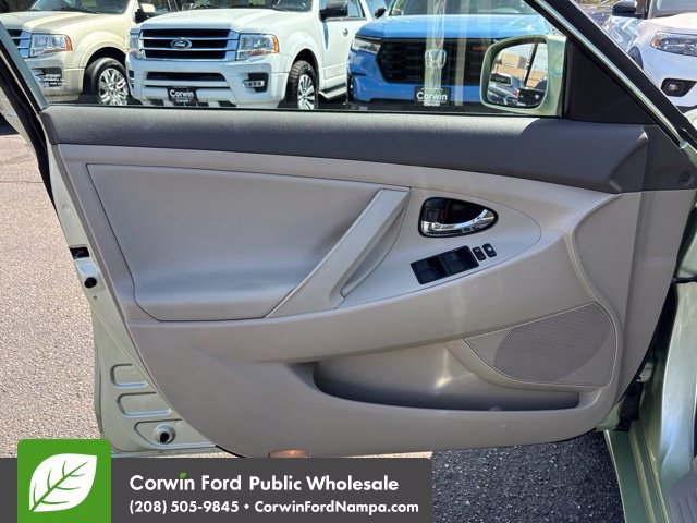 Used 2009 Toyota Camry Hybrid w/ Leather Pkg FWD image 12