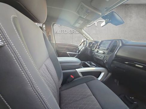 Used 2024 Nissan Titan SV w/ SV Convenience Package image 24