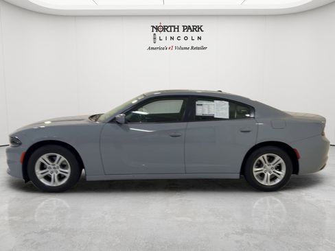 Used 2022 Dodge Charger SXT w/ Leather Interior Group RWD image 2
