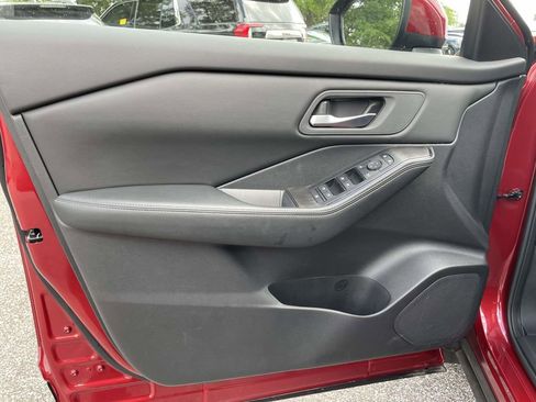 Used 2025 Nissan Rogue SV FWD image 16