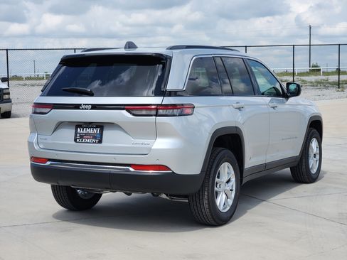 New 2026 Jeep Grand Cherokee Laredo AWD/4WD image 5