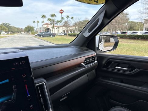 Used 2025 GMC Yukon Denali image 23