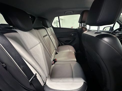 Used 2019 Chevrolet Trax LT w/ LT Convenience Package AWD/4WD image 21