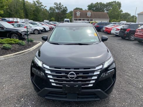Used 2024 Nissan Rogue SV image 3