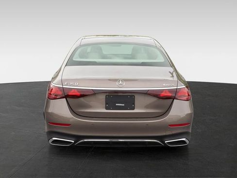Used 2025 Mercedes-Benz E 350 4MATIC Sedan image 8