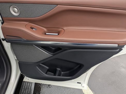 Used 2025 Lincoln Navigator Reserve image 34