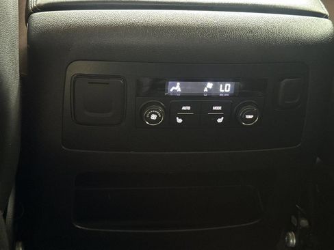 Used 2015 Chevrolet Tahoe LTZ AWD/4WD image 17