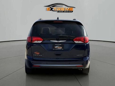 Used 2017 Chrysler Pacifica Limited w/ Tire & Wheel Group image 5