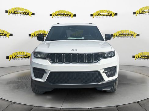 New 2025 Jeep Grand Cherokee Laredo w/ Luxury Tech Group I image 8