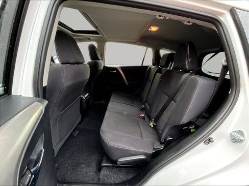 Used 2018 Toyota RAV4 XLE AWD/4WD image 22