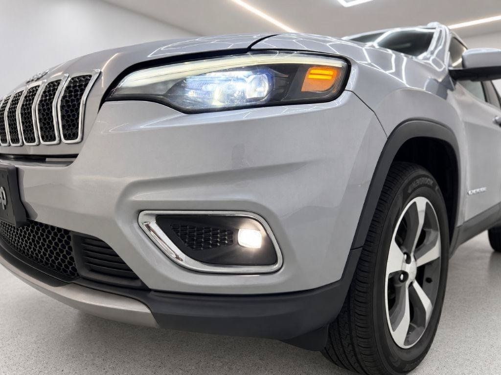 Used 2019 Jeep Cherokee Limited AWD/4WD image 38