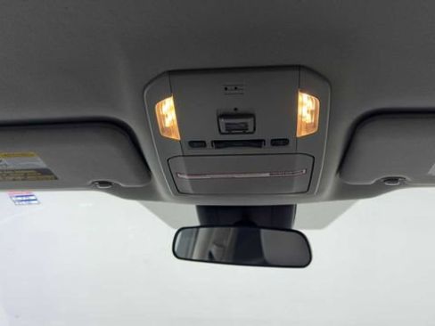 Used 2021 Toyota Highlander LE FWD image 19