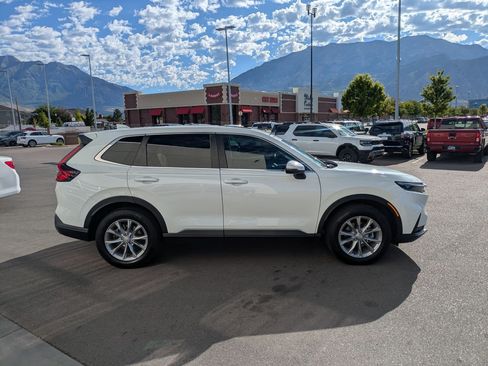Used 2023 Honda CR-V EX image 2
