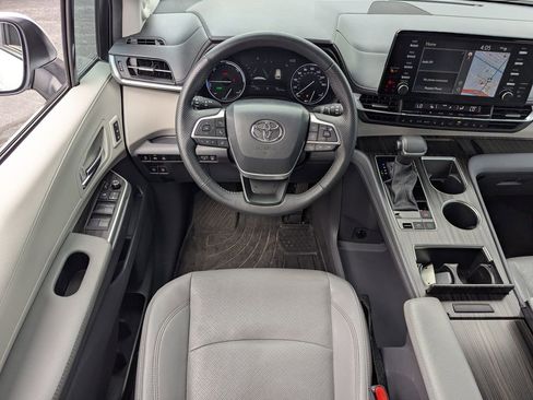 Used 2024 Toyota Sienna Limited FWD image 30