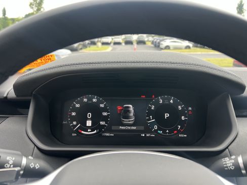 Certified 2025 Land Rover Discovery S AWD/4WD image 23