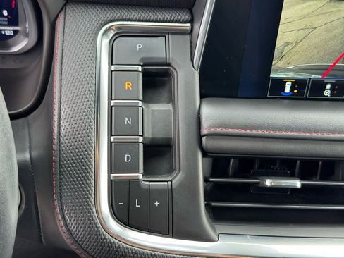Used 2022 Chevrolet Tahoe RST w/ Luxury Package AWD/4WD image 36