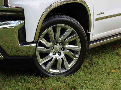 Used 2022 Chevrolet Silverado 1500 LTZ w/ LTZ Premium Package AWD/4WD image 16