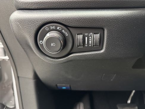 New 2026 Chrysler Pacifica Select image 21