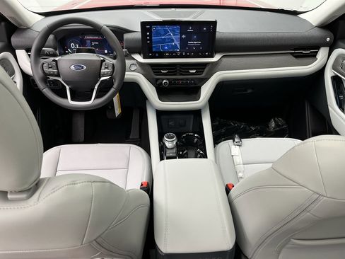 New 2026 Ford Explorer Platinum w/ LUX Leather Package AWD/4WD image 4