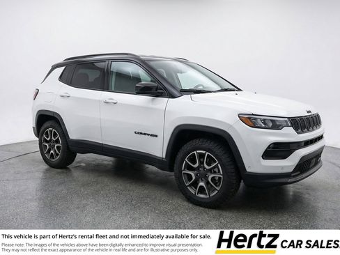 Used 2025 Jeep Compass Trailhawk AWD/4WD image 1