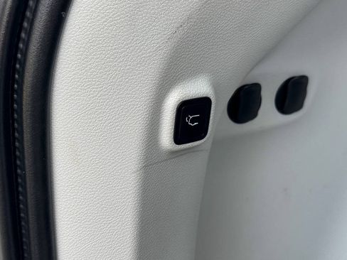 Used 2019 Jeep Cherokee Limited AWD/4WD image 20