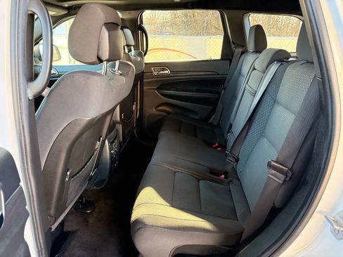 Used 2018 Jeep Grand Cherokee Laredo image 18