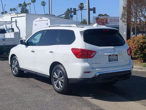 Used 2020 Nissan Pathfinder SV image 4
