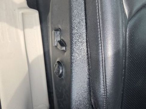 Used 2023 Chrysler Pacifica Touring-L FWD image 16