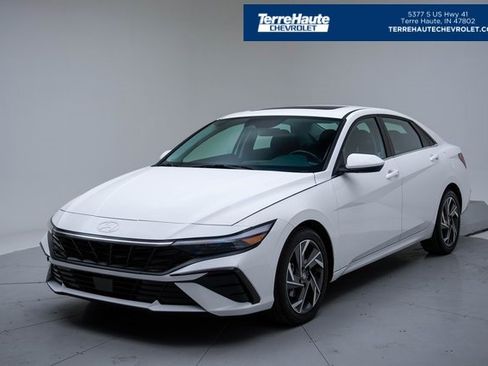 Used 2025 Hyundai Elantra SEL image 1