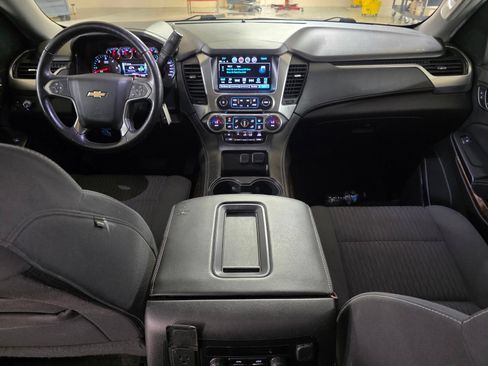 Used 2017 Chevrolet Suburban LS RWD image 12