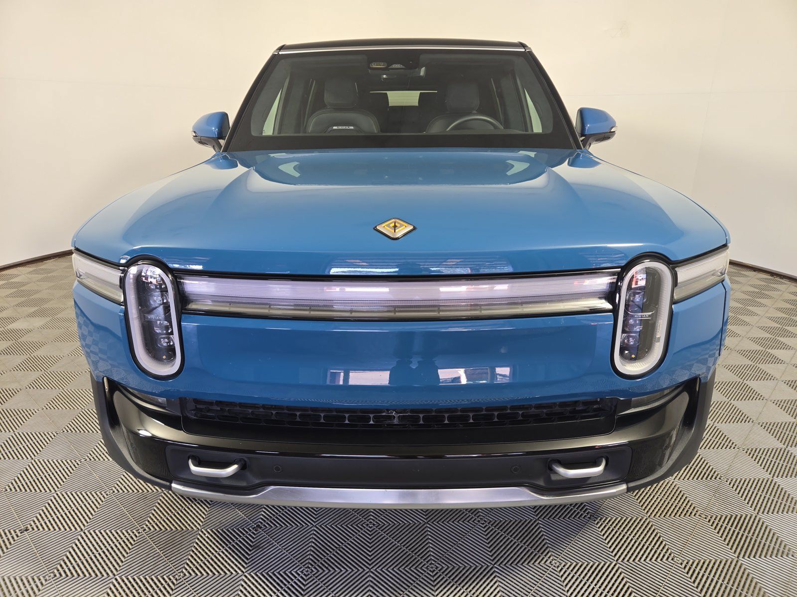 Used 2025 Rivian R1S Adventure Dual AWD/4WD image 8