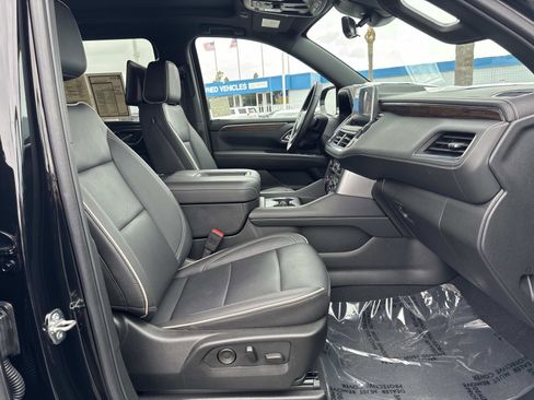 Used 2024 Chevrolet Suburban Premier image 25