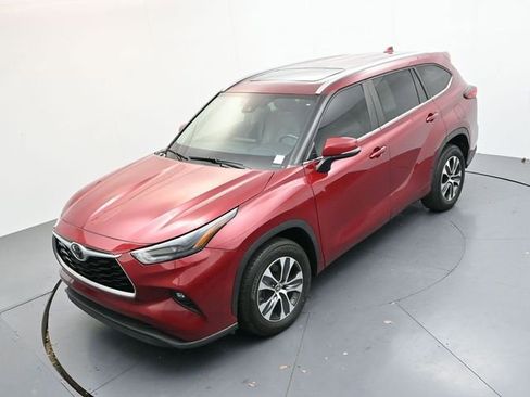 Used 2023 Toyota Highlander XLE image 34