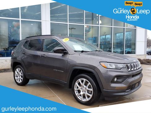 Used 2023 Jeep Compass Latitude image 1