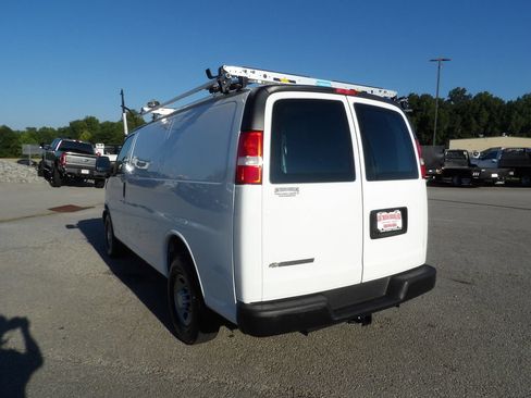Used 2022 Chevrolet Express 2500 w/ Driver Convenience Package RWD image 5