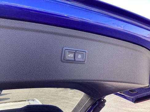 Used 2022 Audi Q5 e Premium Plus w/ Premium Plus Package image 16