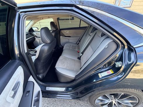 Used 2015 Toyota Camry XSE w/ Moonroof Package image 18