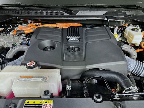 Used 2023 Toyota Sequoia Platinum AWD/4WD image 9